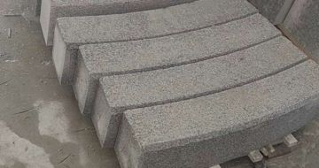 广安芝麻白弧形路牙石