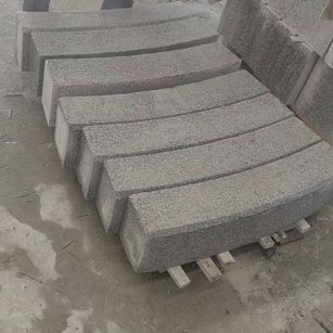 广安芝麻白弧形路牙石