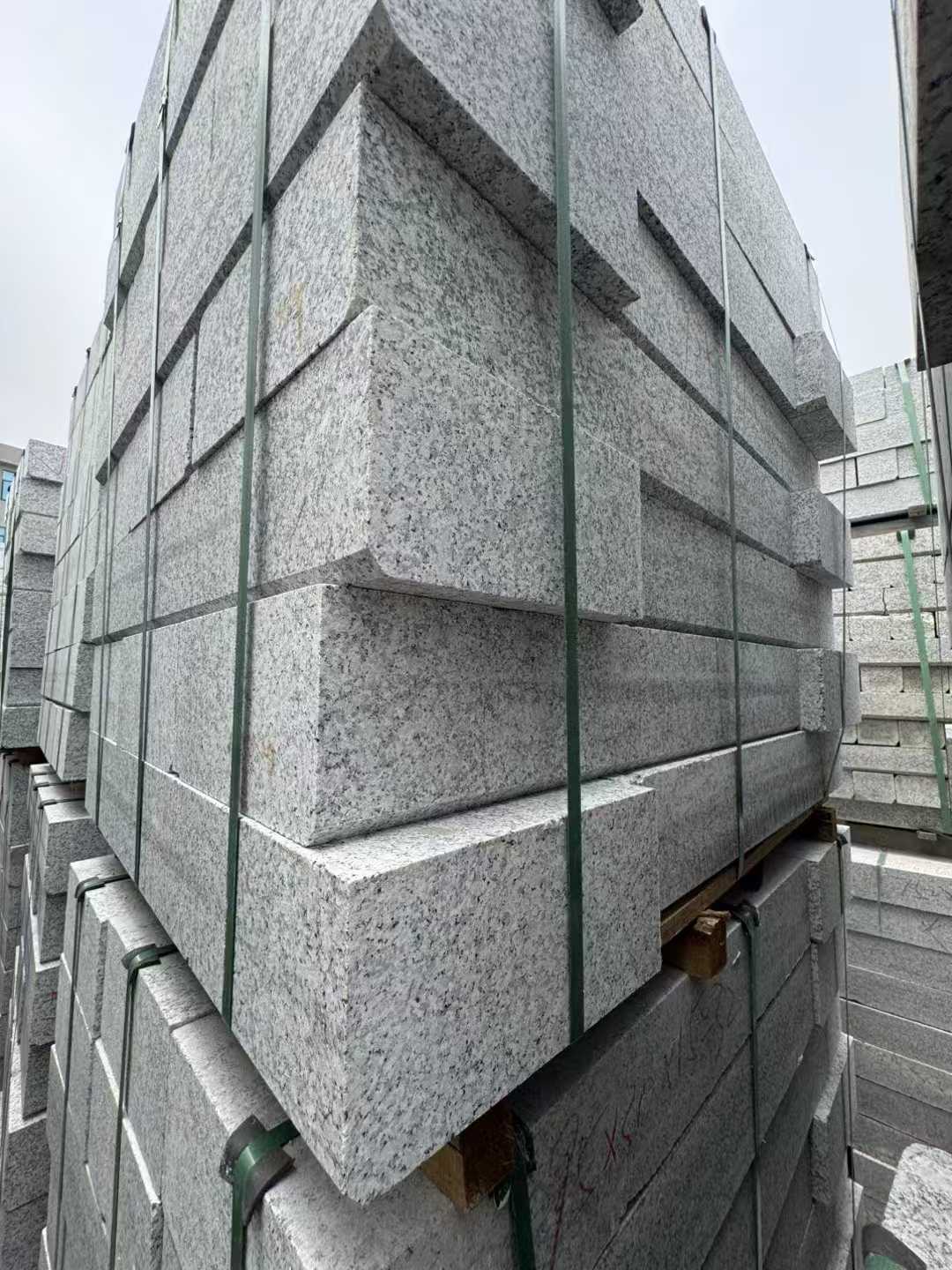 广安芝麻白路牙石 马路牙子