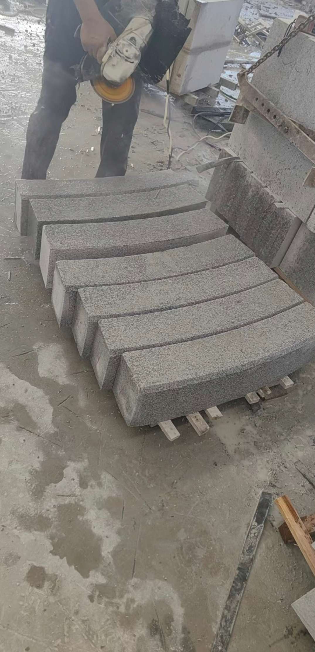 广安芝麻白弧形路牙石